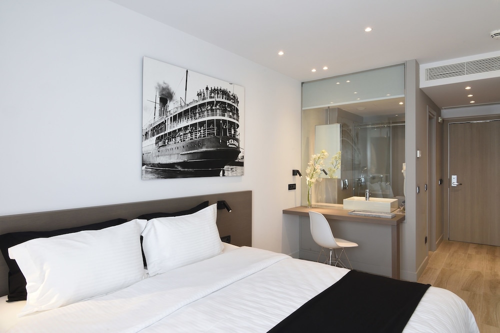 Poseidon Athens 24/73