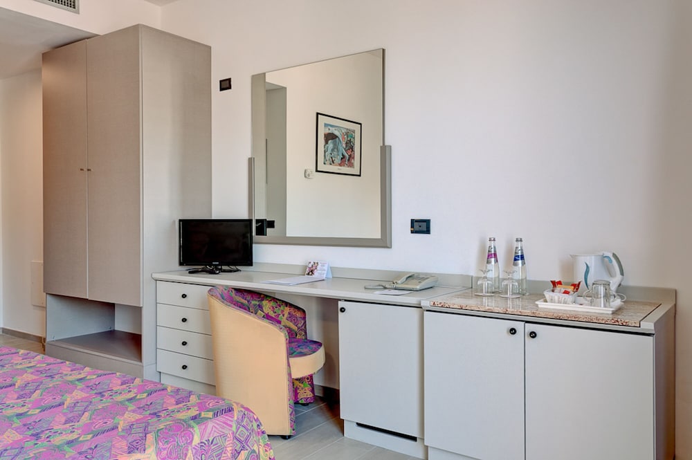 Antares Hotel 8/50