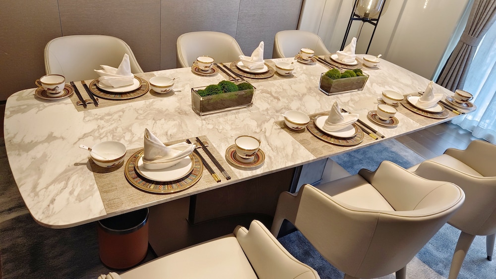 Crowne Plaza Hohhot City Center 56/76