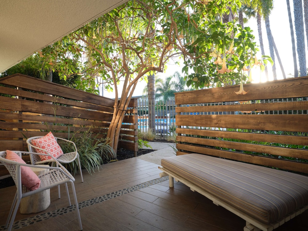 The Leta Santa Barbara Goleta, Tapestry Collection by Hilton 34/81