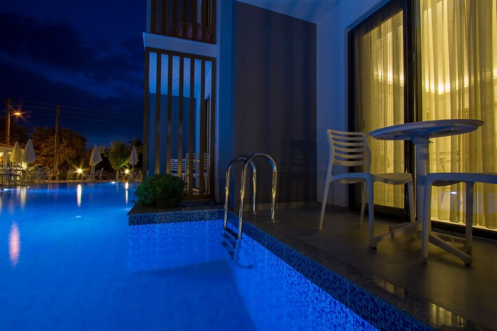 Pegasus Hotel & Villa 25/50