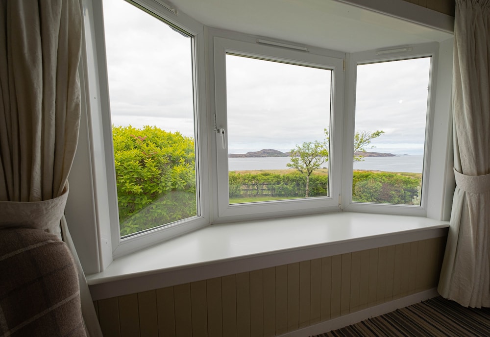 Summer Isles Hotel 20/50