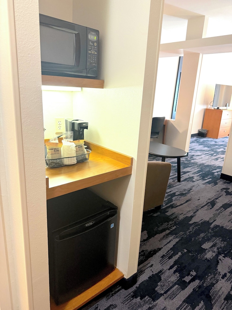 Fairfield Inn Suites By Marriott Louisville East 44/50