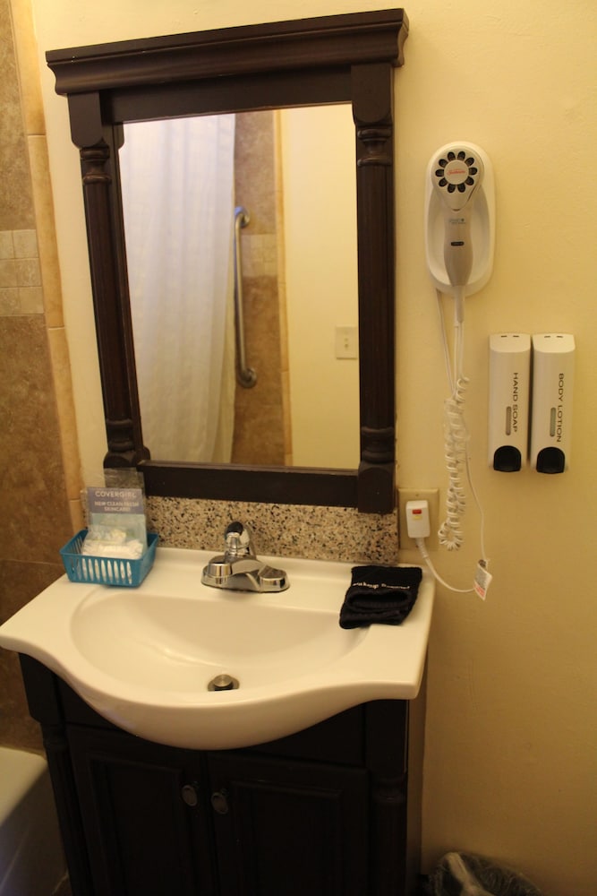 Riverside Inn & Suites Santa Cruz 50/56