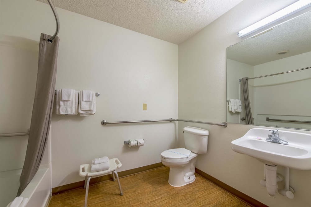 Motel6 Indianapolis, IN 47/51