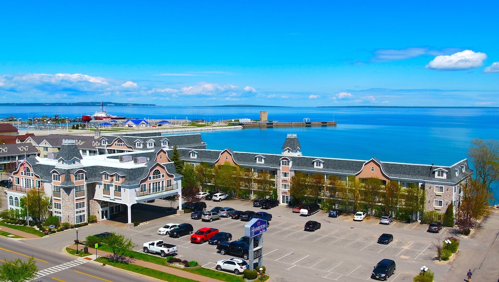 Hamilton Inn Select Beachfront 59/64