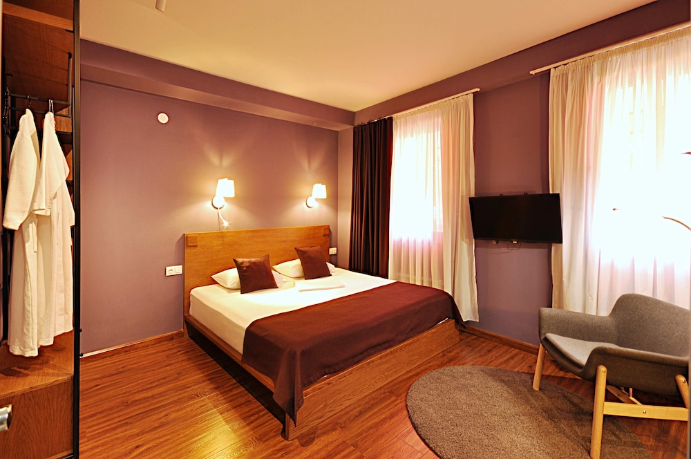 Elle Boutique Hotel 8/69