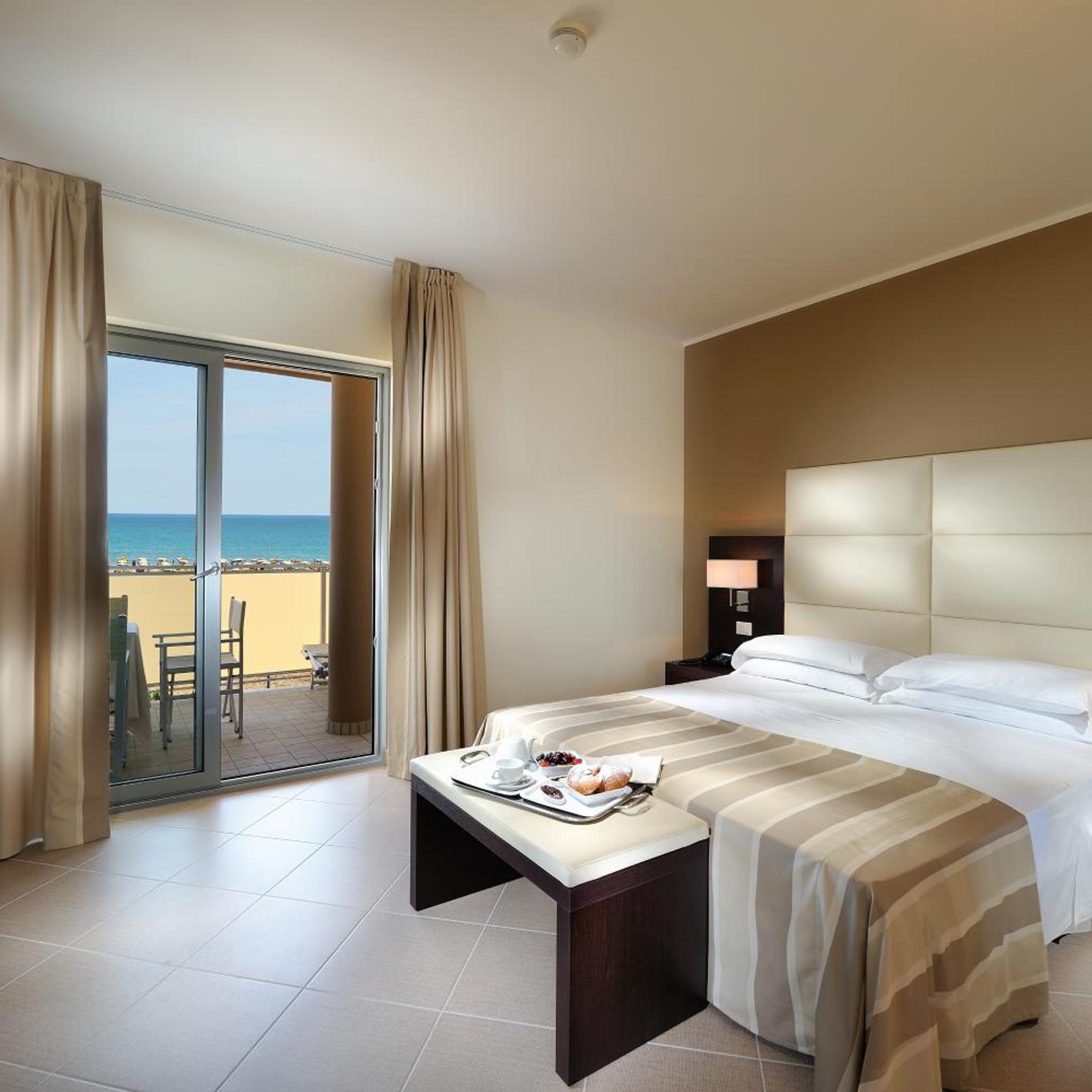 Panoramic, Triple, Side Sea View
