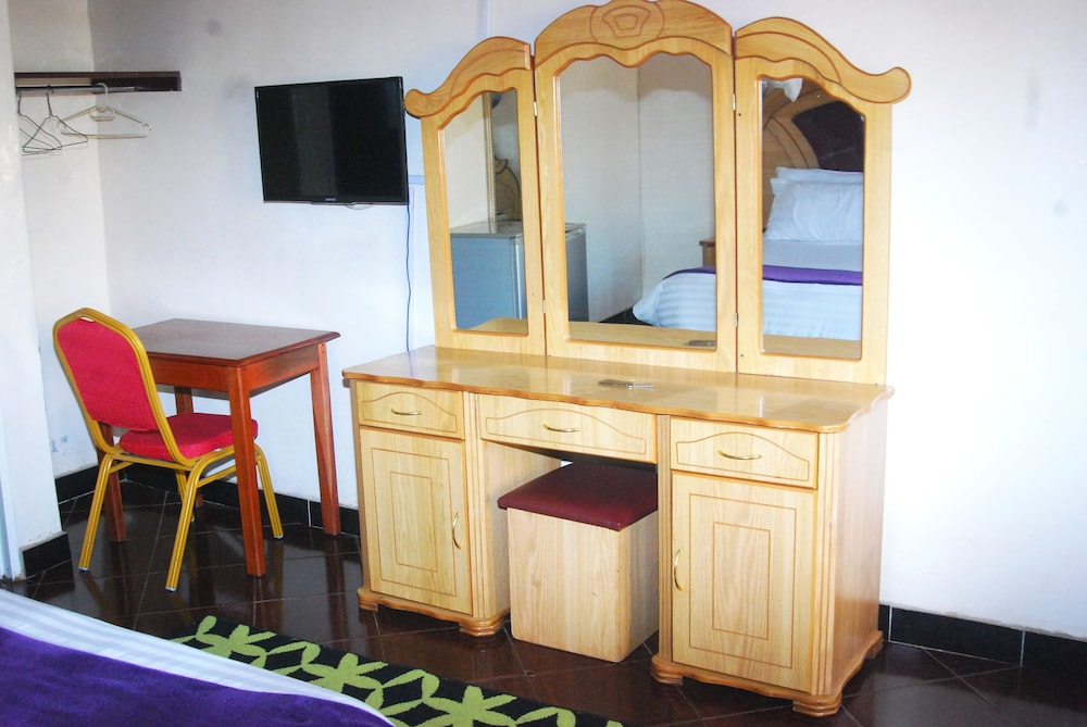 Woodlands Lodge & Tours 34/50