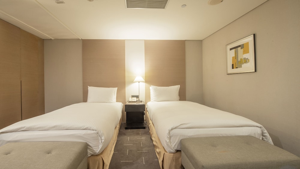 CHECK inn SELECT Taichung Dadun 21/48