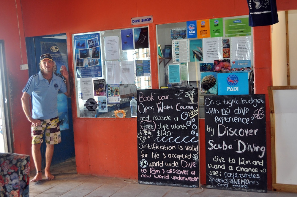Ratu Kini Backpackers & Dive Resort 36/67