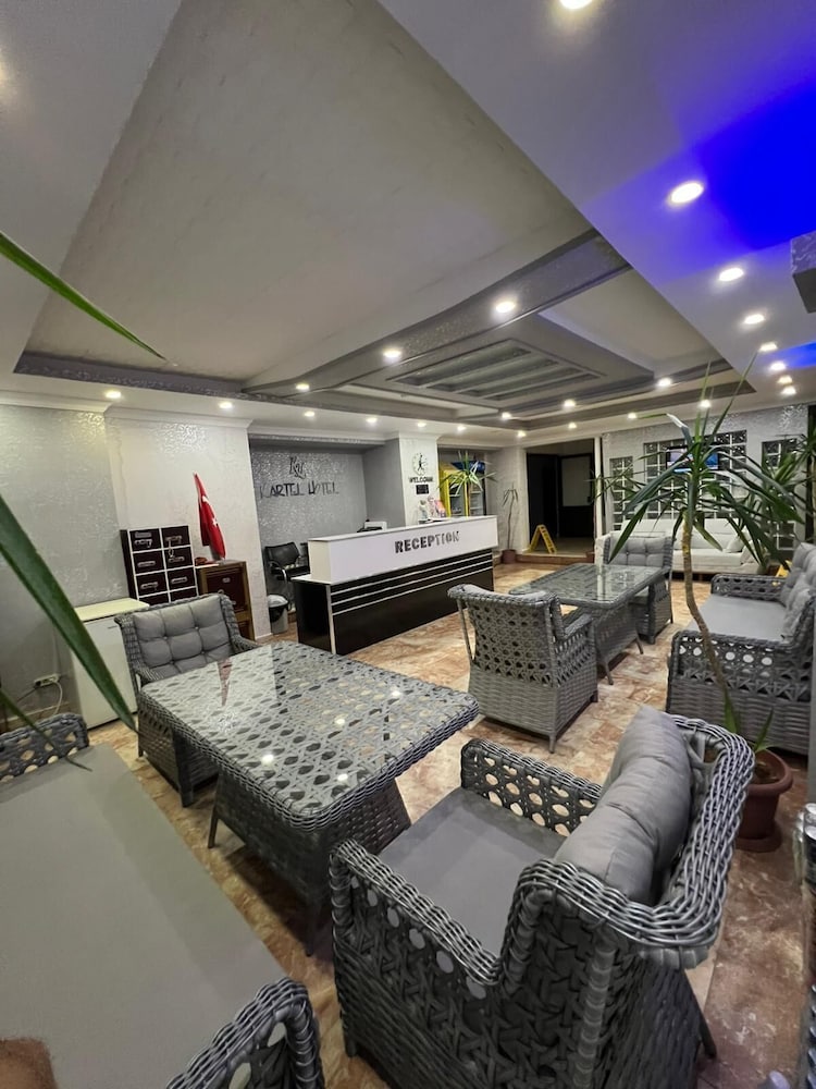 Kartel Hotel 33/50