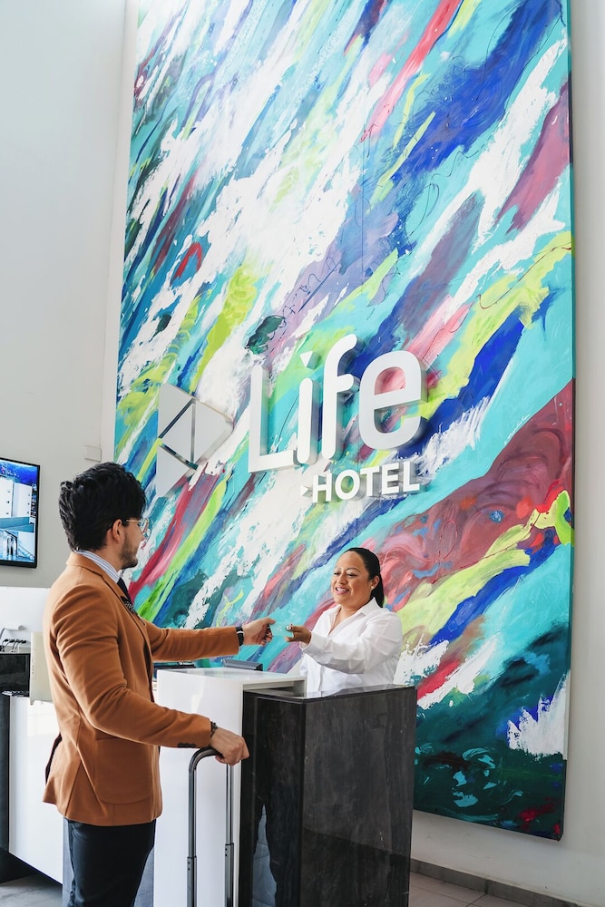 Life Hotel 10/55