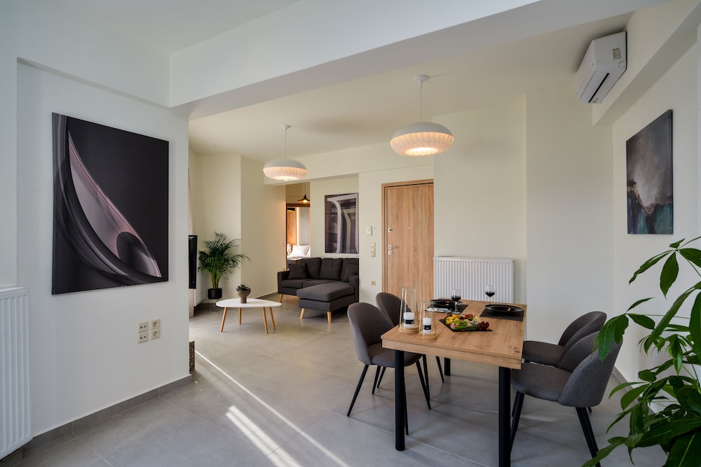 Elia Residences 41/59