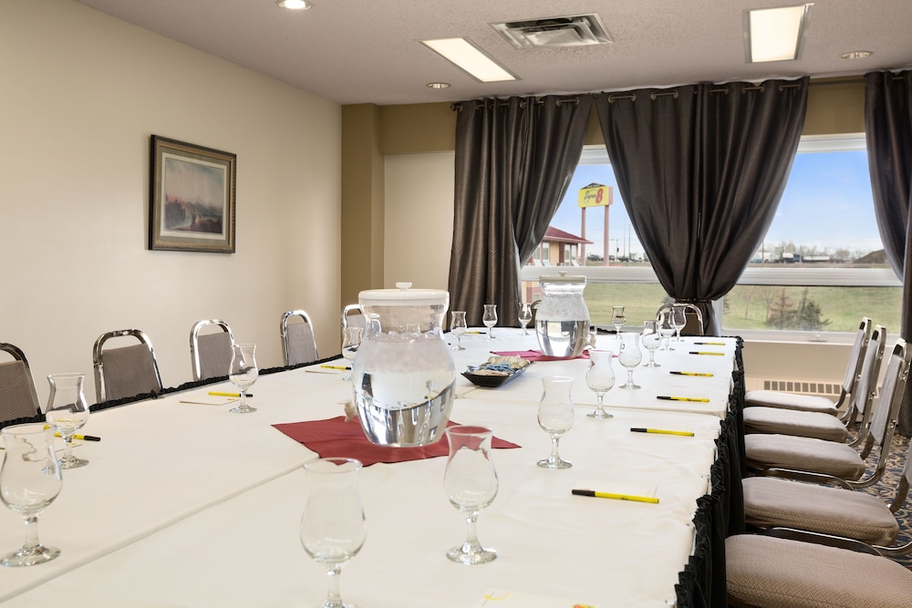 Super 8 by Wyndham Sherwood Park/Edmonton Area 43/46