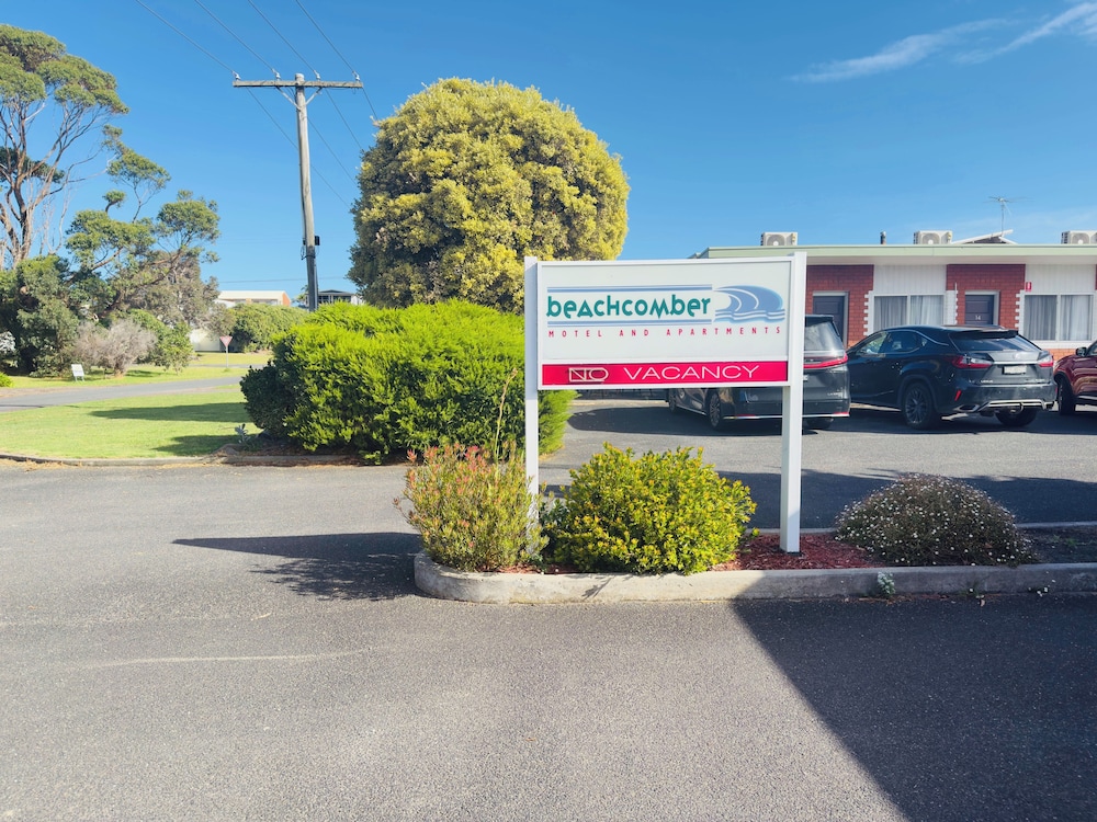 Beachcomber Motel And Apartments 50/63
