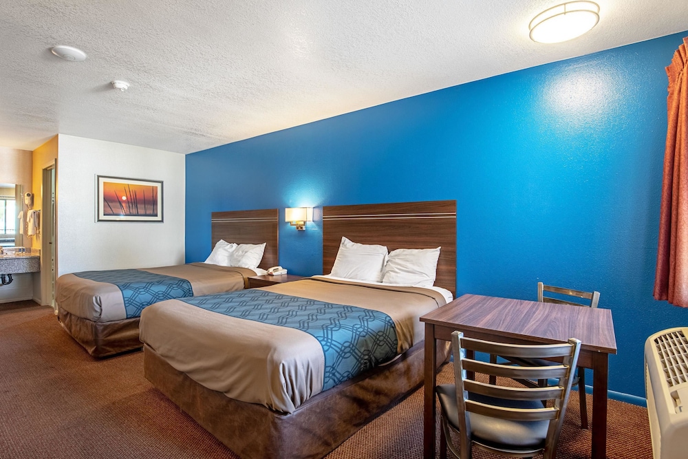 Rodeway Inn St George North Near Pioneer Park 13/28