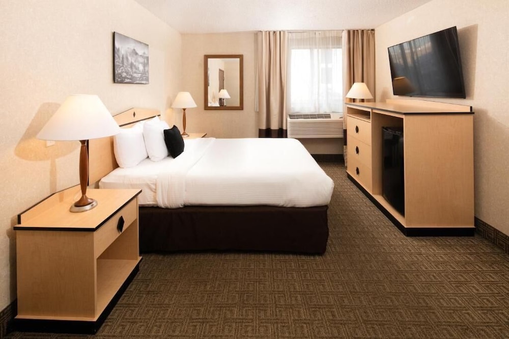 SYLO Hotel Denver Airport, a Ramada by Wyndham 9/57