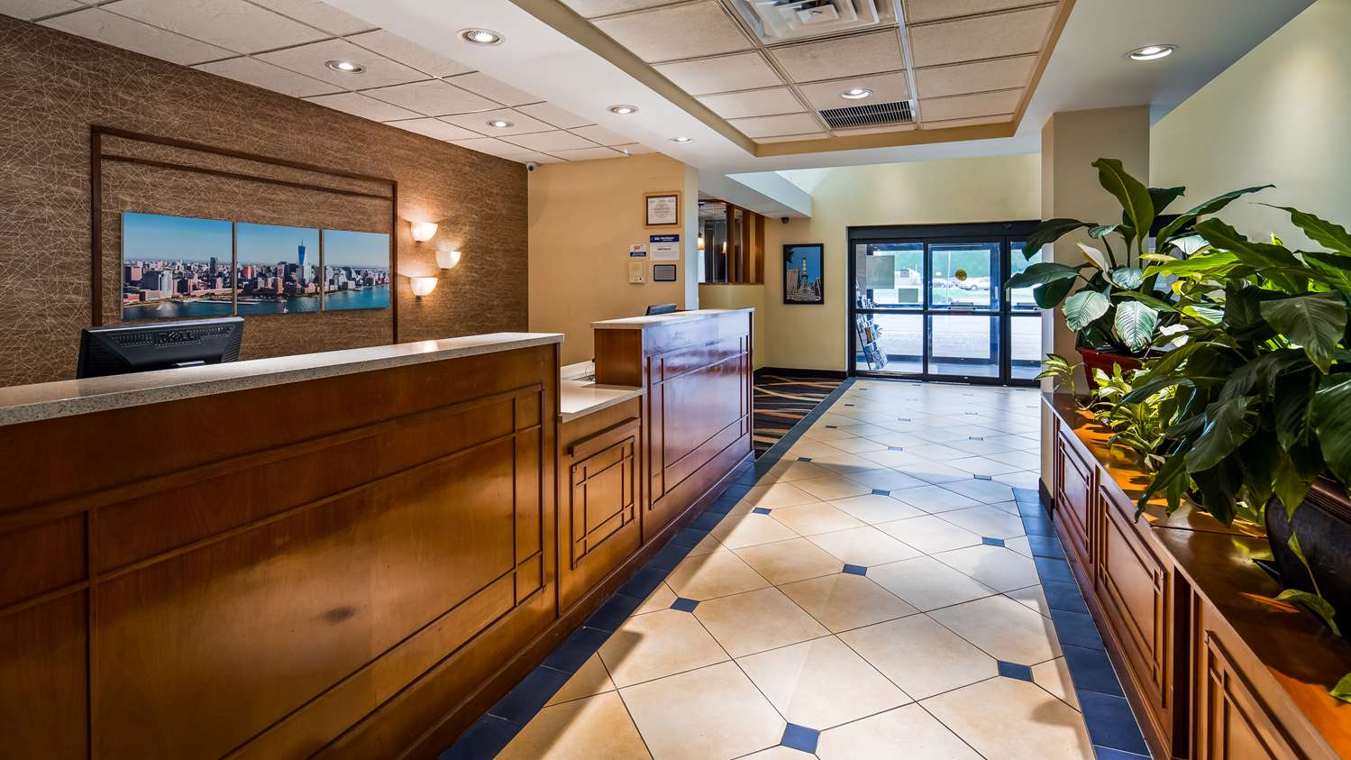 Best Western Galleria Inn & Suites 5/30