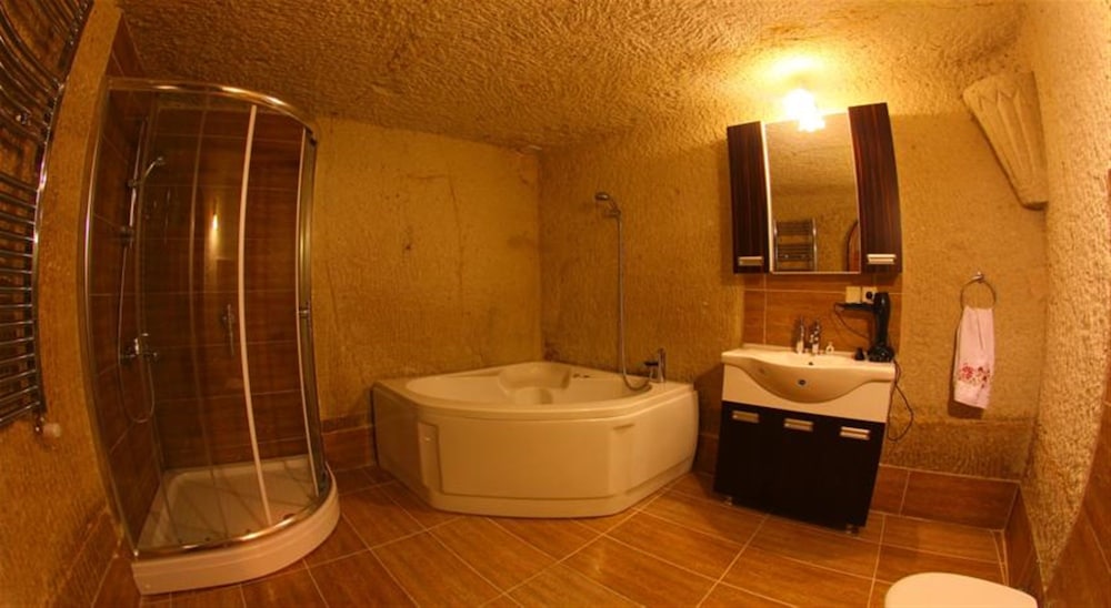 Falcon Cave Suites 49/49