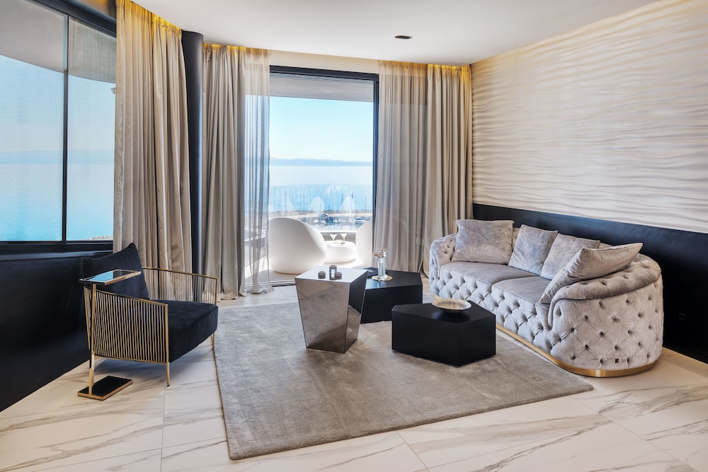 All Suites Hotel Posh 34/65