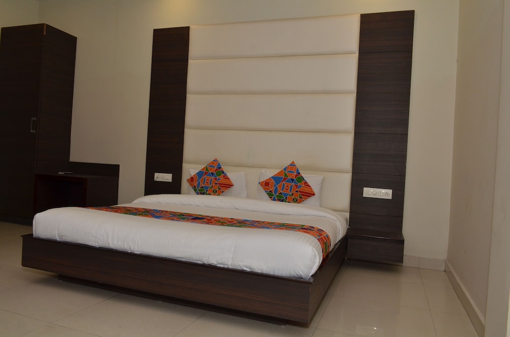 FabHotel KK Continental Albert Rd 30/42