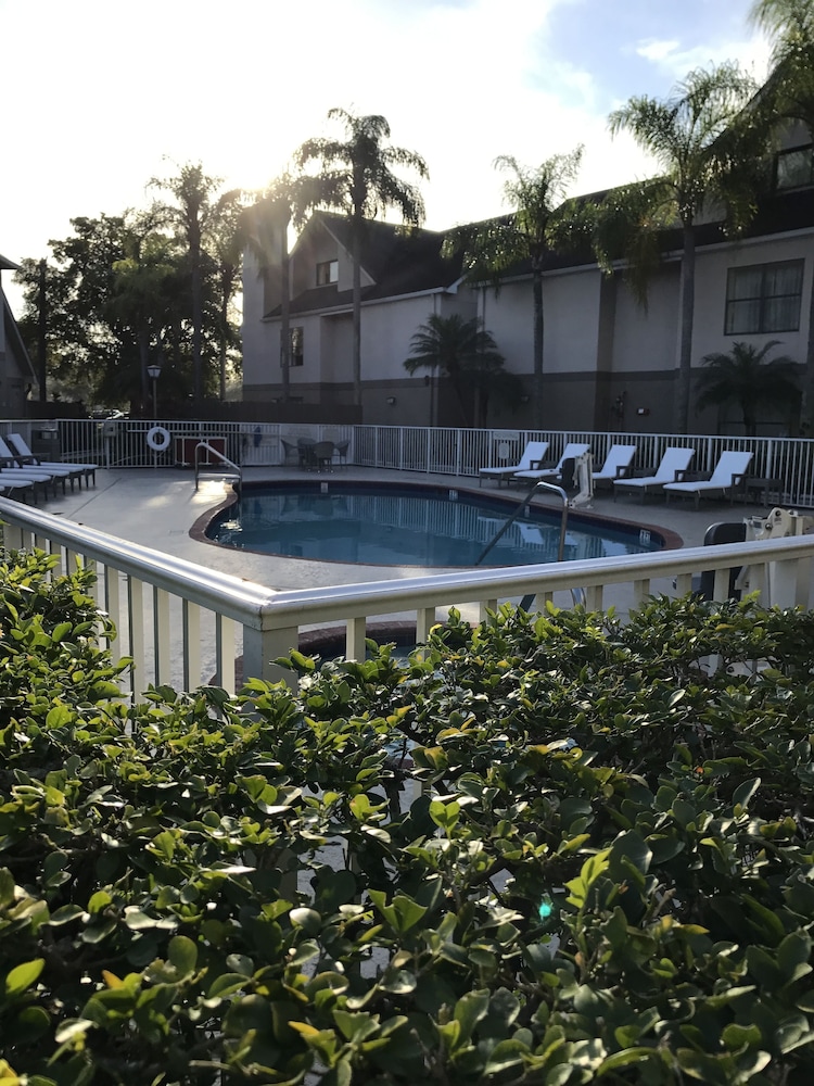DORAL INN & SUITES MIAMI AIRPORT WEST 35/43