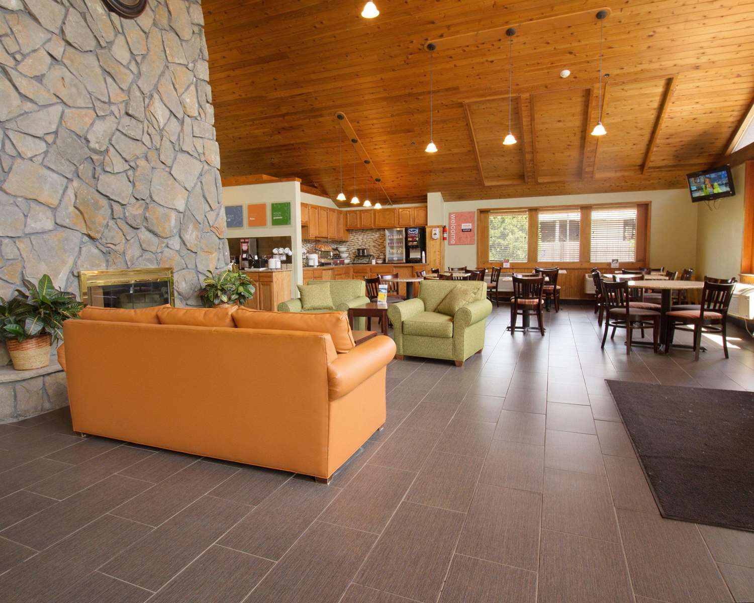 Comfort Inn & Suites Syracuse-Carrier Circle 4/42