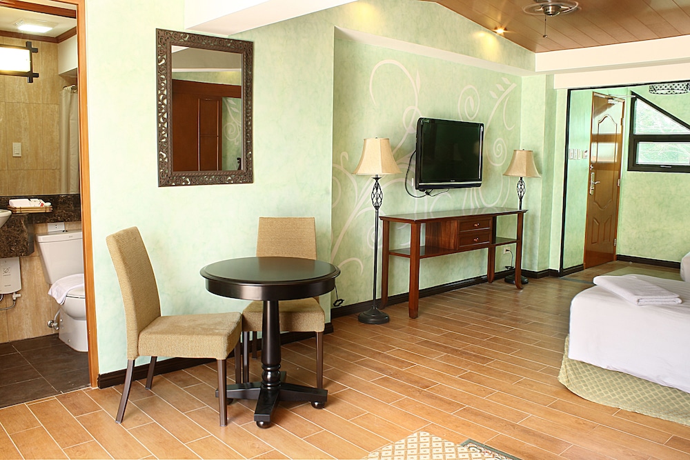 Lee Boutique Hotel 69/74
