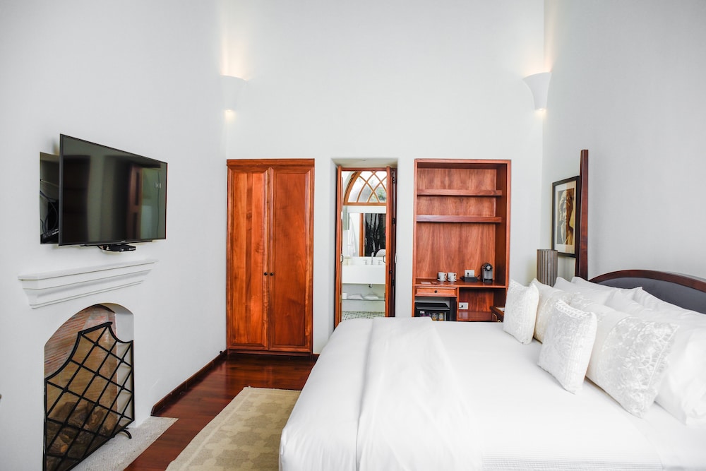 GRAND, SUITE, KING BED