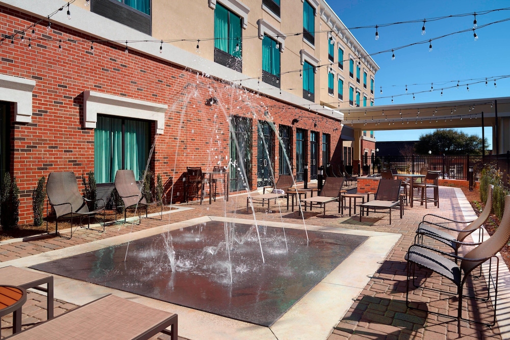 Courtyard By Marriott Lagrange 3/45
