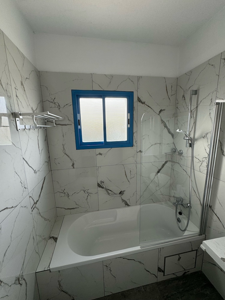 Kefalonitis Hotel Apartments 42/45