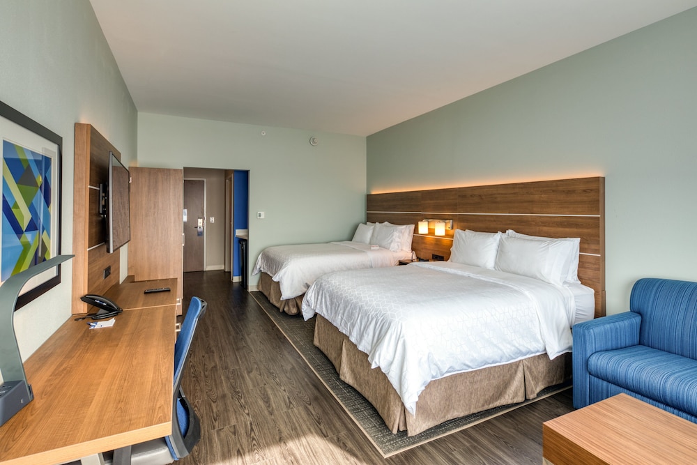 Holiday Inn Express & Suites Charlotte - South End 17/73