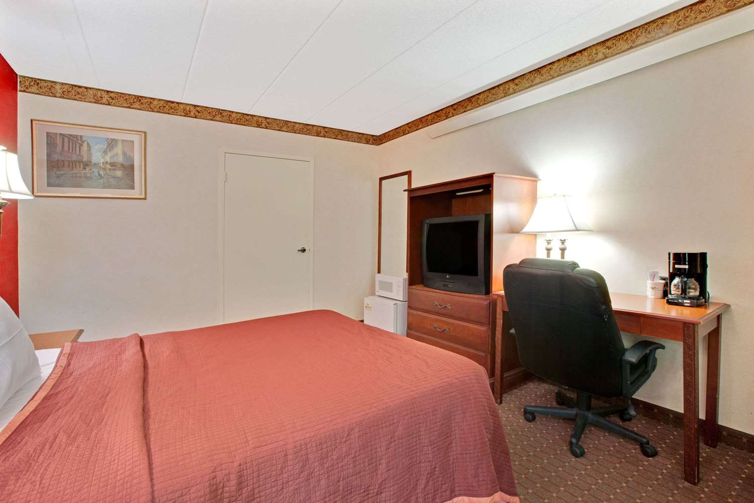 Travelodge by Wyndham Parsippany 4/25