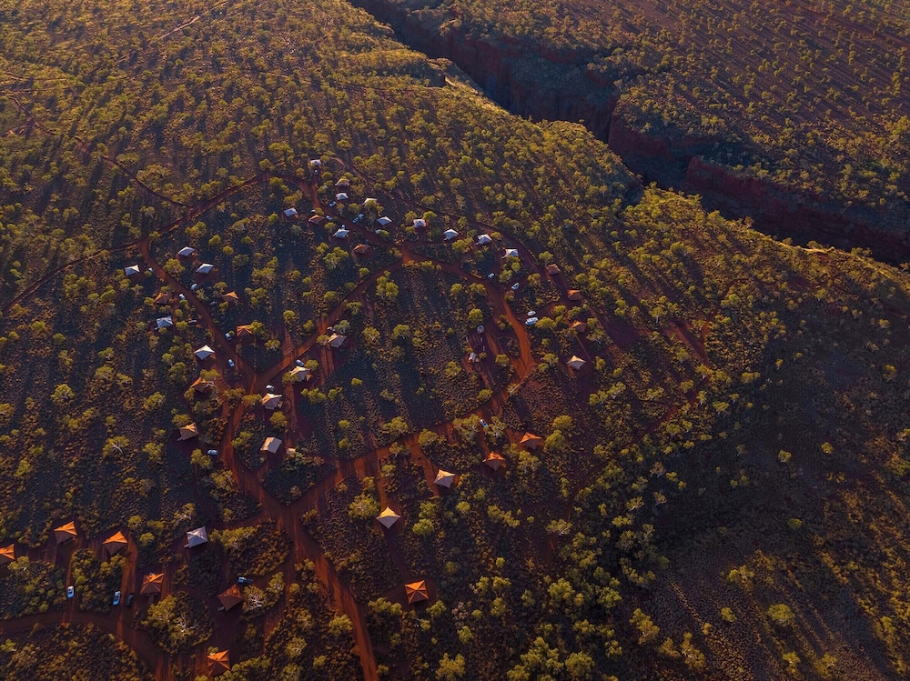 KARIJINI ECO RETREAT. 60/63
