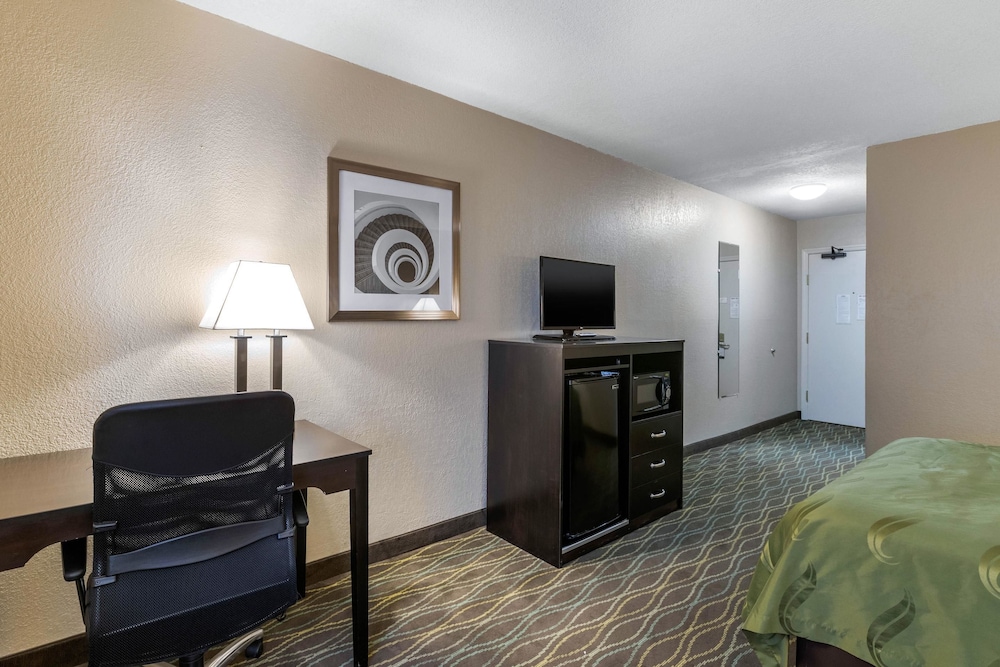 Quality Inn & Suites Des Moines - Merle Hay Road 30/39