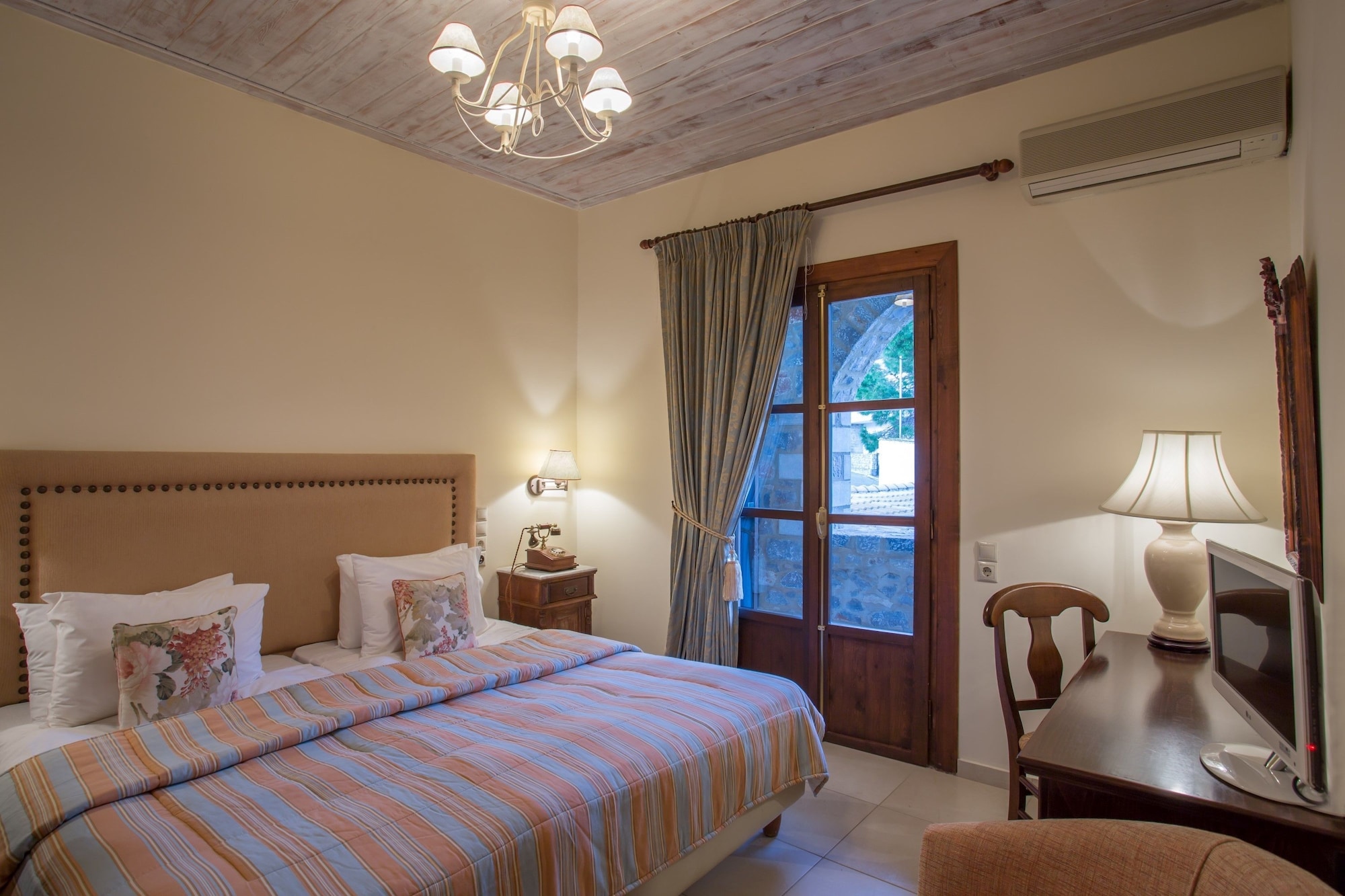 ECONOMY, DOUBLE BED