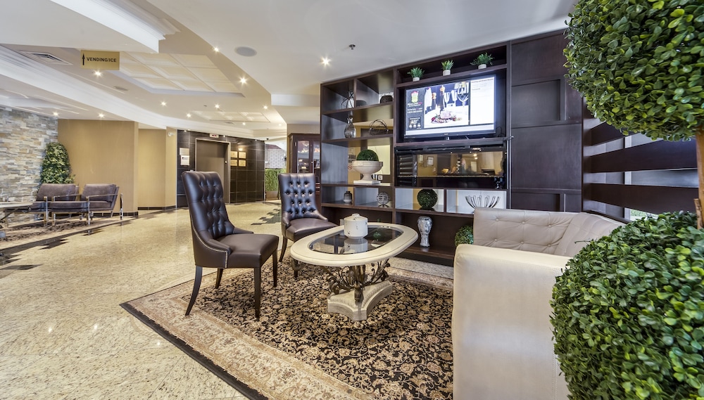 Monte Carlo Inn Airport Suites 56/68