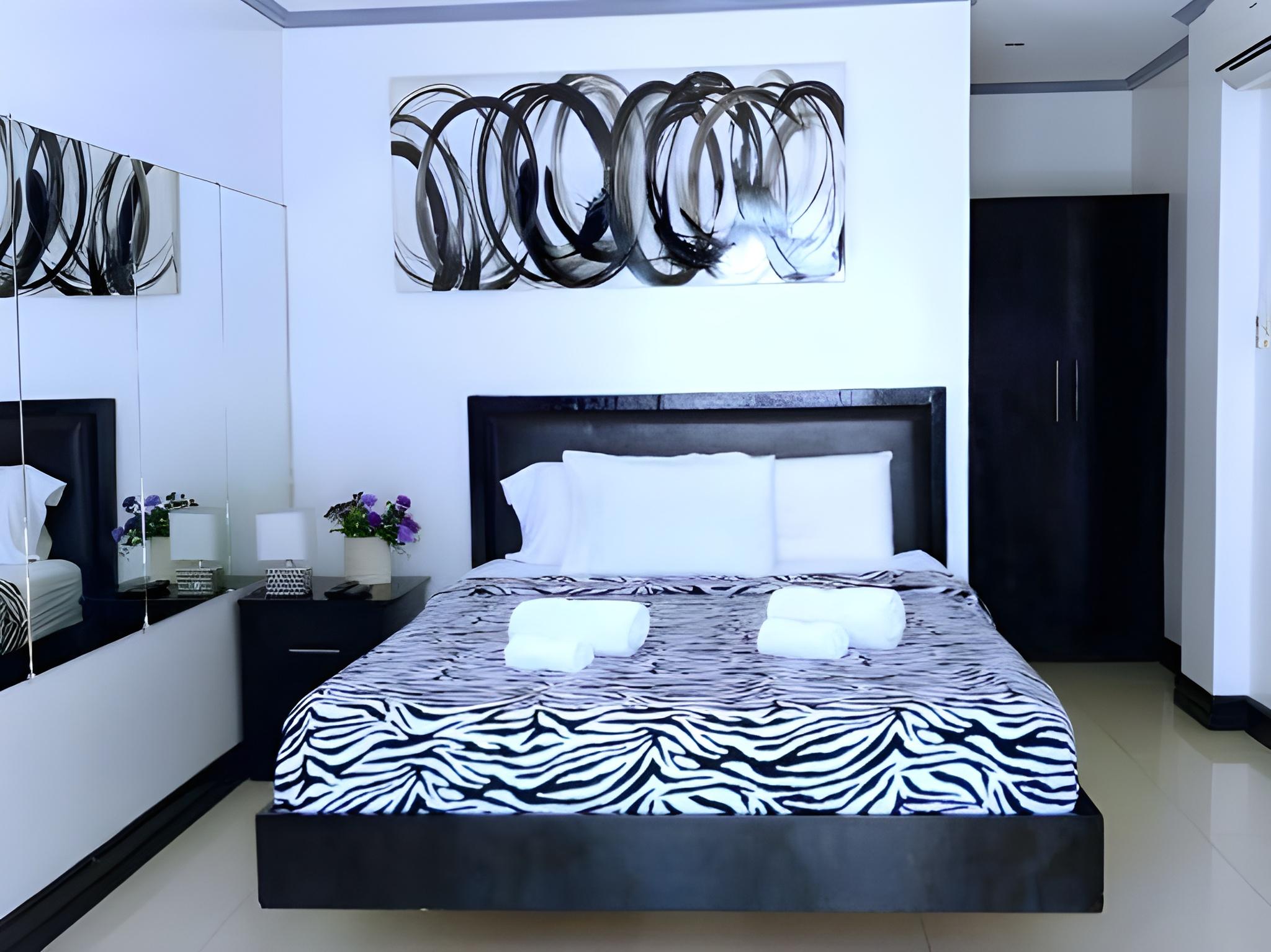 Deluxe, Beach Front