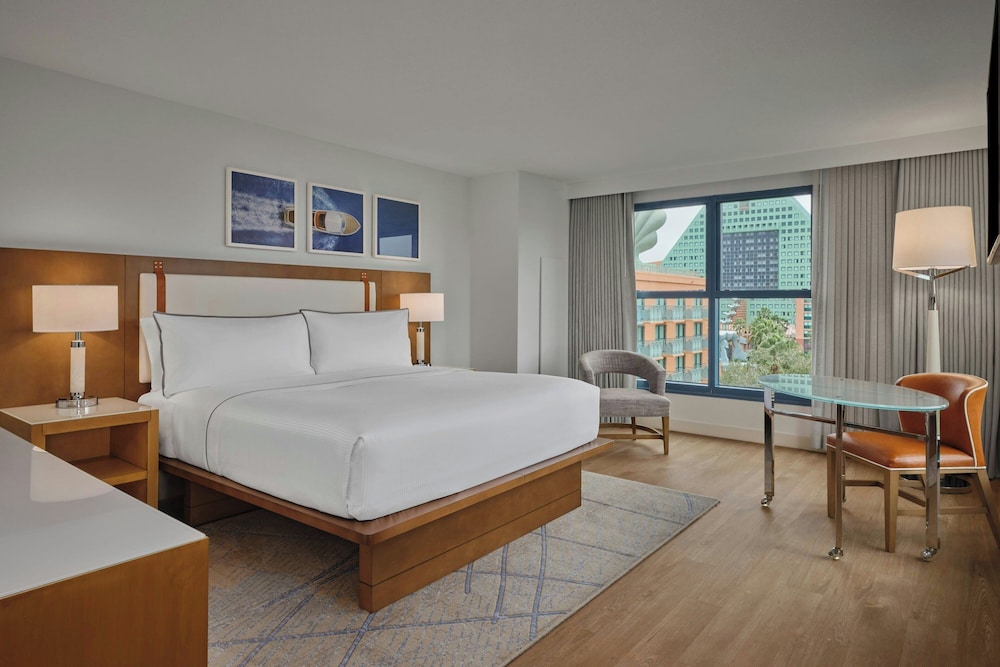 Room, King Bed, Resort View