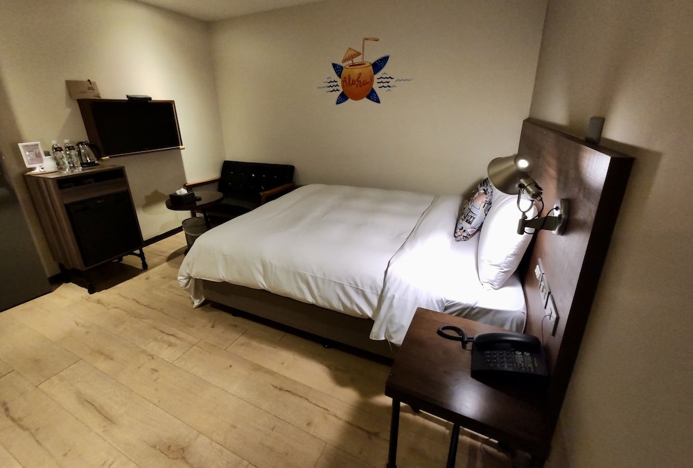 Just Live Inn 12/30