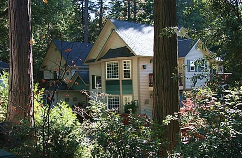 McCaffrey House Bed and Breakfast Inn 4/52