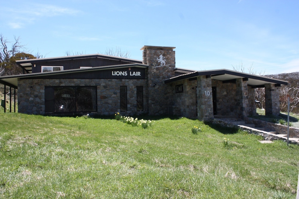 The Lions Lair 42/46