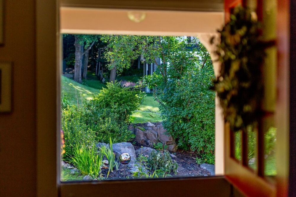 The Red Door B&B 33/34