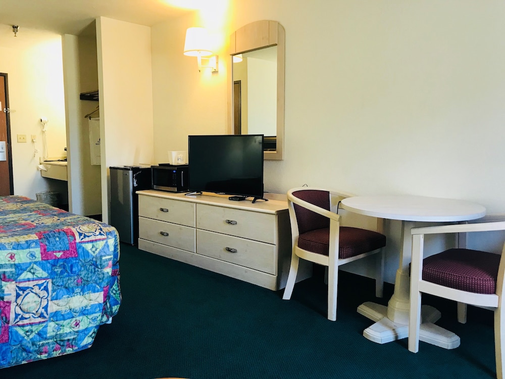Americas Best Value Inn & Suites Pinckneyville 21/59