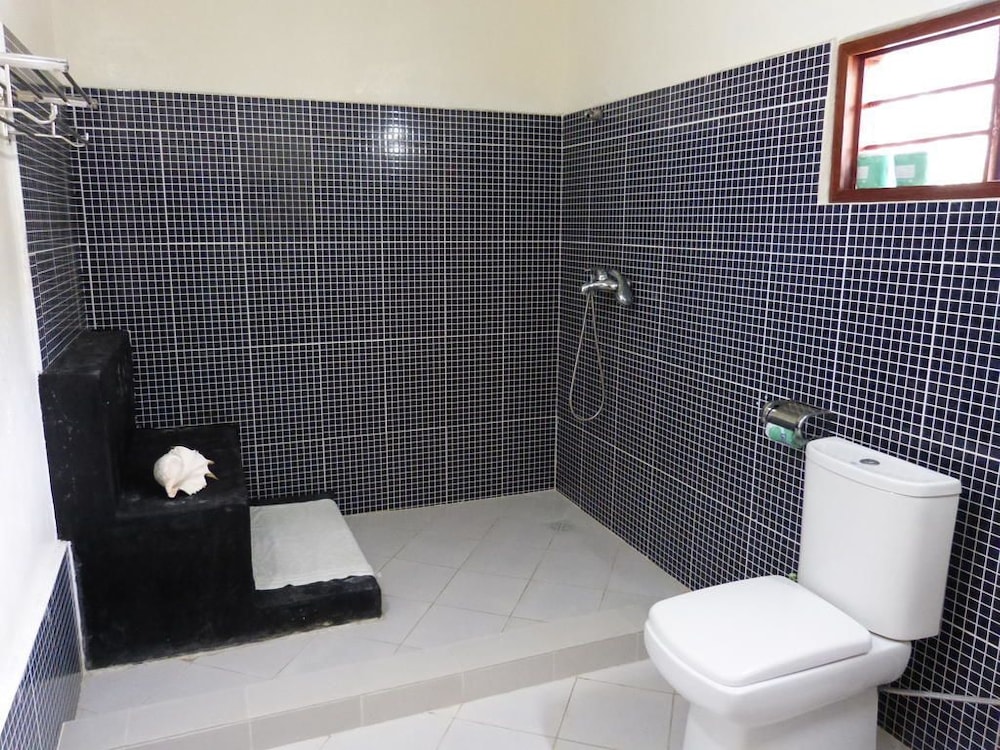 Makuti Beach Bungalows 19/65