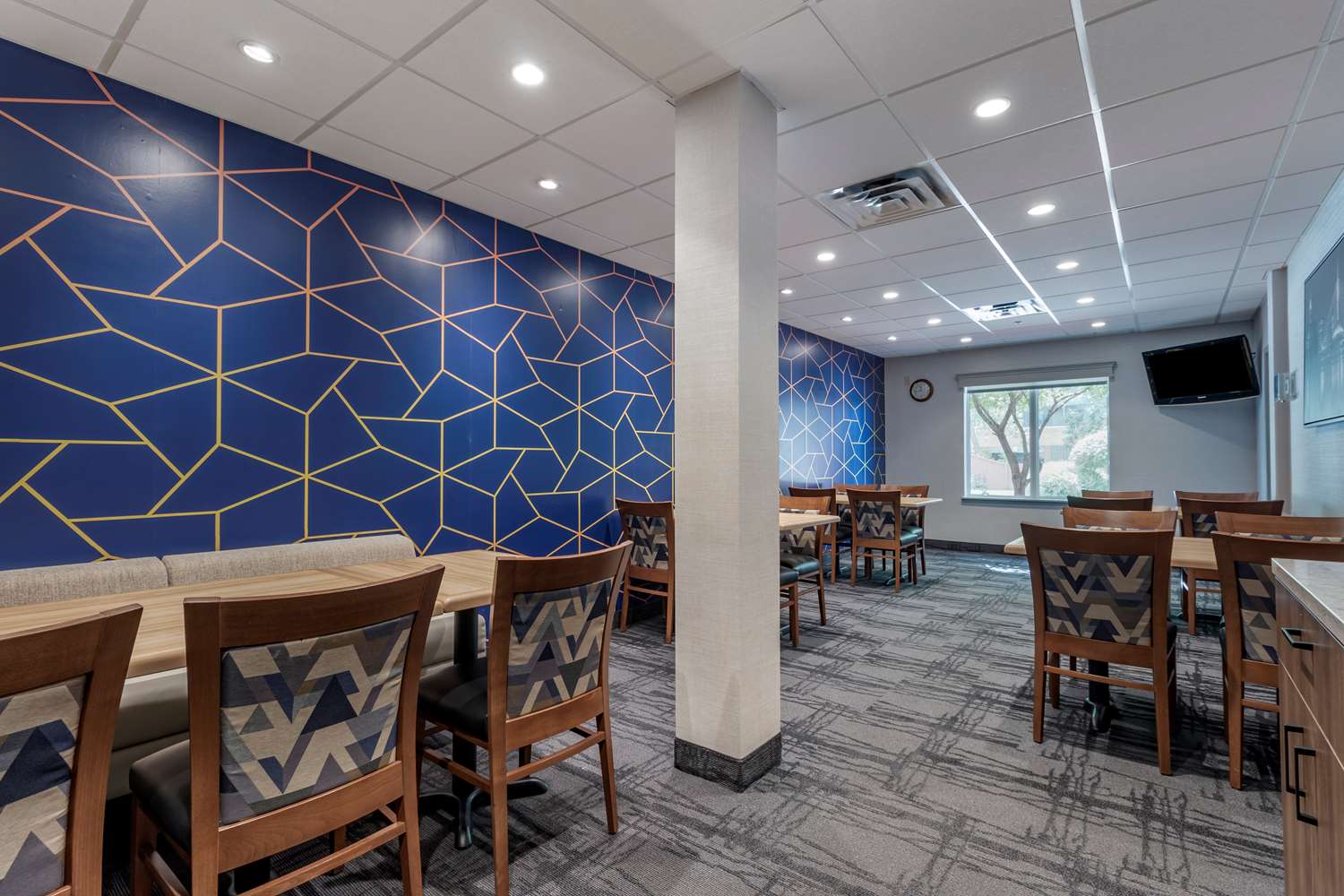 Best Western Plus Pembina Inn And Suites 21/26