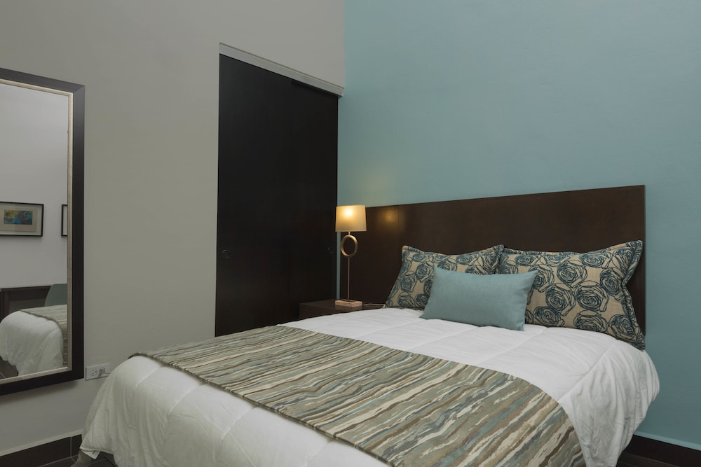 Decanter Hotel 26/47