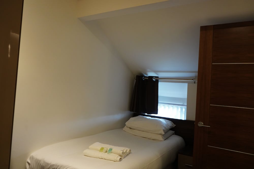 Marlborough Hotel 42/42