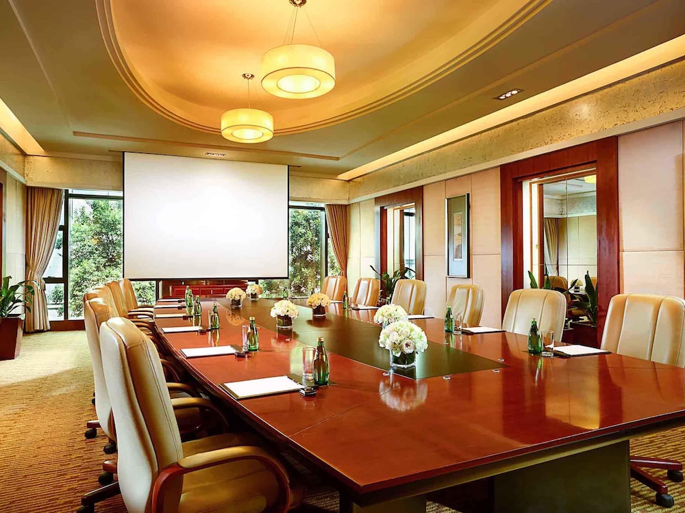 Grand Mercure On Renmin Square 56/64